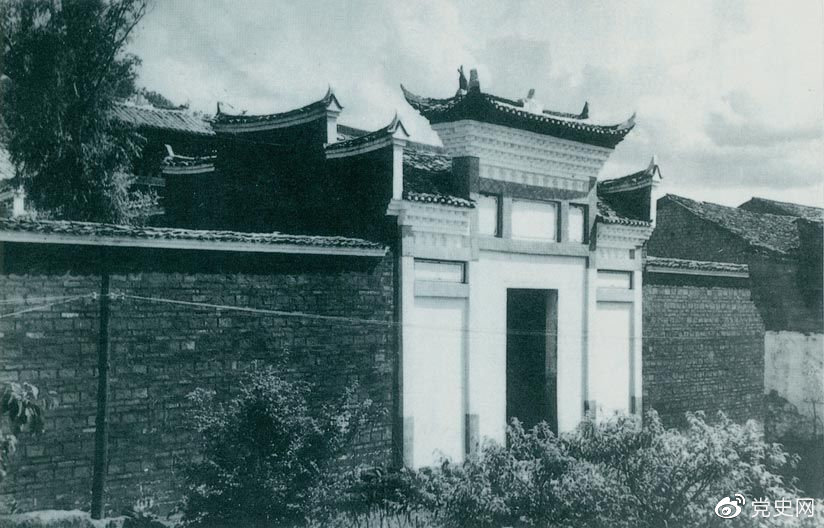 1927年10月3日,毛泽东率领湘赣边界秋收起义部队到达江西宁冈县古城,主持召开前委扩大会议,讨论在井冈山建立革命根据地的问题。图为会议旧址。
