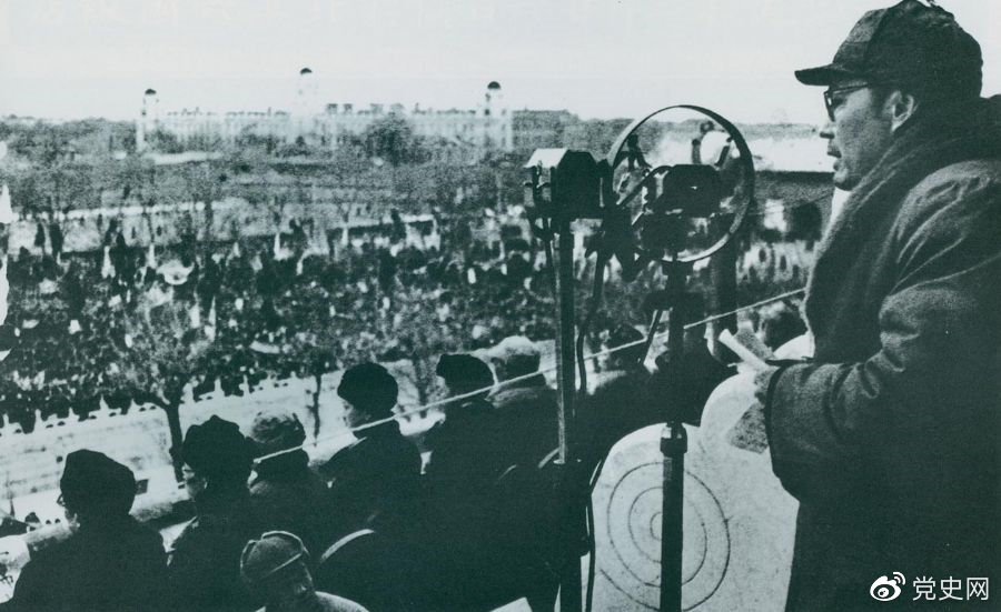 1949年2月12日,叶剑英在庆祝北平和平解放大会上发表讲话。 1949年2月12日,叶剑英在庆祝北平和平解放大会上发表讲话。