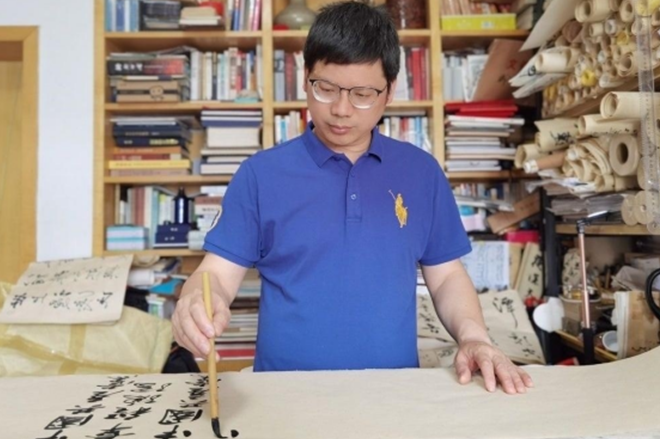 特殊的笔记,陈洪标用两幅百米书法长卷礼赞建党百年 特殊的笔记,陈洪标用两幅百米书法长卷礼赞建党百年